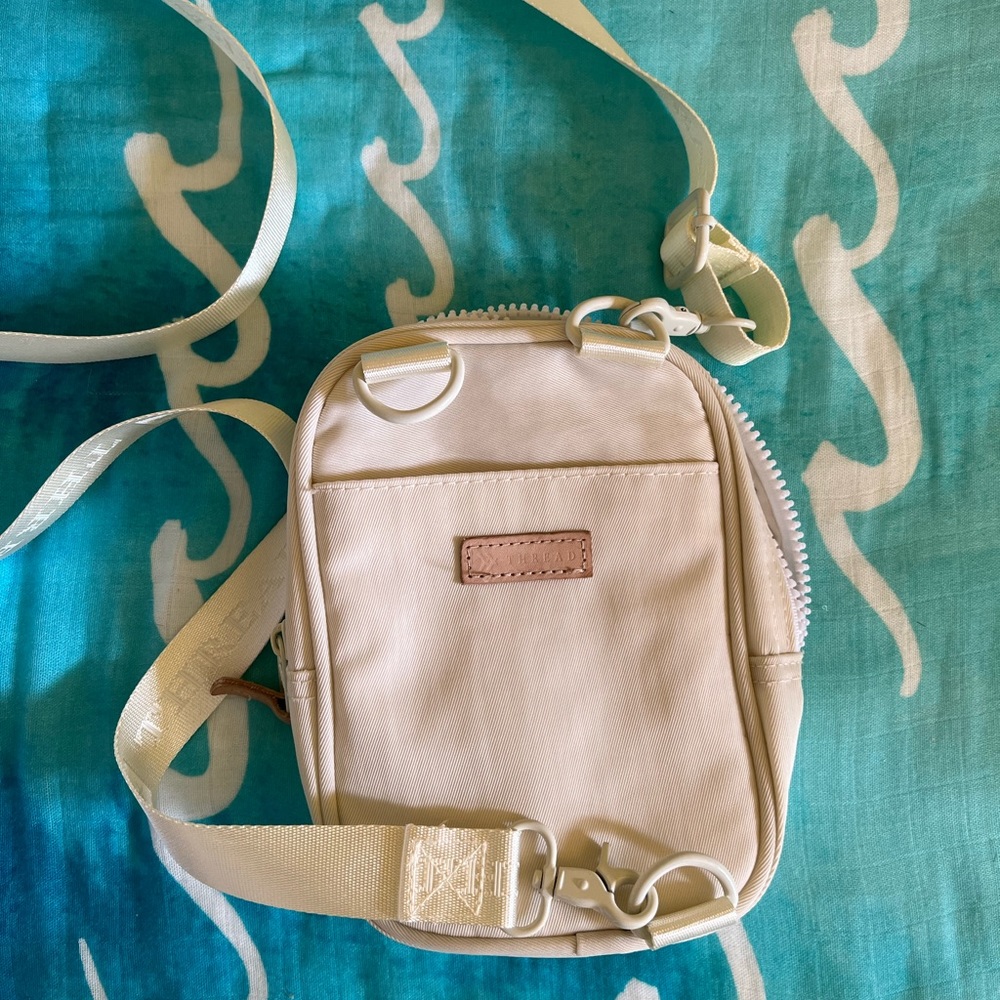 Thread Wallets Crossbody Bag - Picture 4 of 4